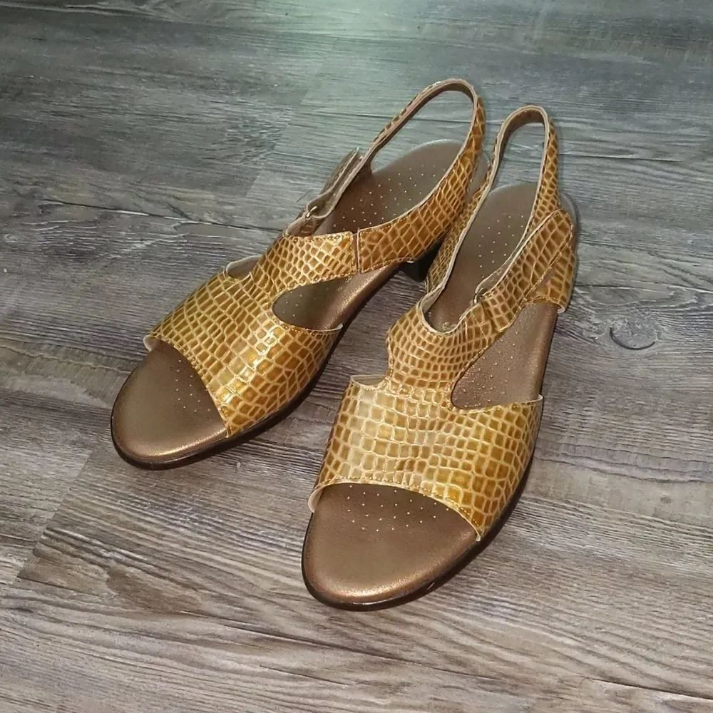 SAS tripad comfort snakeskin sandals Sz 9N